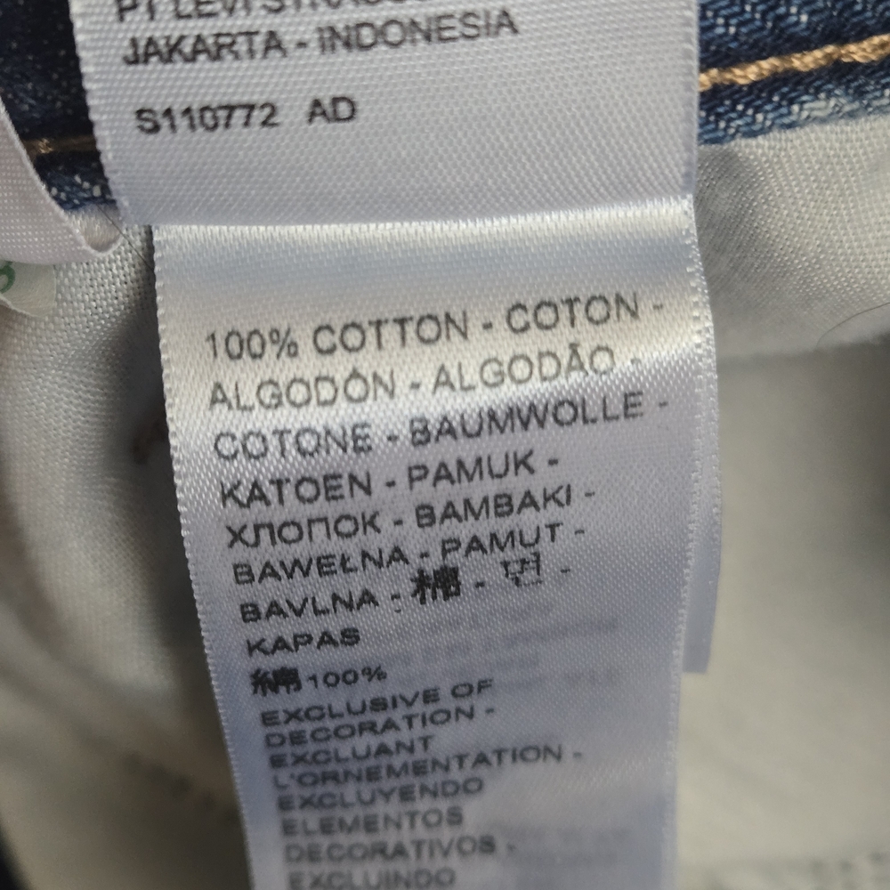 Levi's High Waisted Mom Short  Blue Denim Shorts - Picture 7 of 9